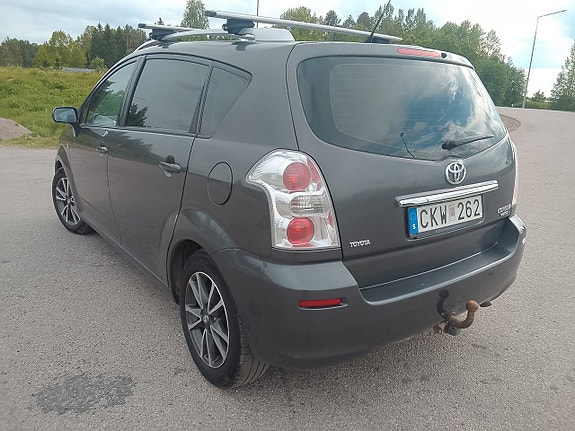 Toyota Corolla Verso 4 of 5