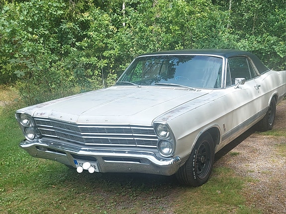 Ford LTD 4 of 5