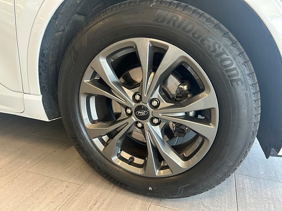 Ford Kuga 7 of 15