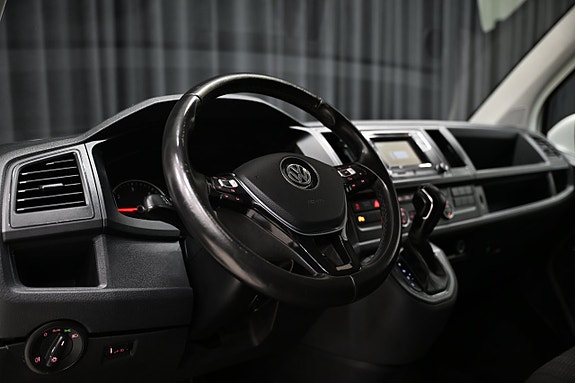 Volkswagen Caravelle 13 of 25
