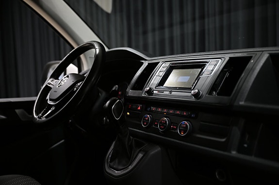 Volkswagen Caravelle 24 of 25