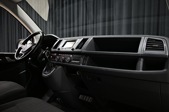 Volkswagen Caravelle 23 of 25