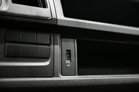 Volkswagen Caravelle 21 of 25