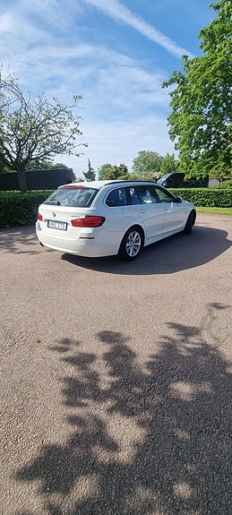 BMW 520i 2 of 5