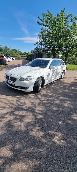 BMW 520i 4 of 5