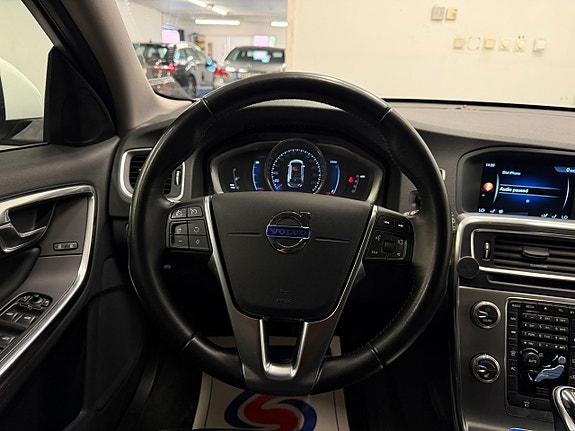 Volvo V60 14 of 25