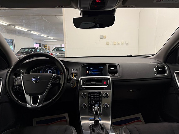 Volvo V60 8 of 25