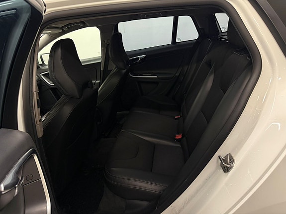 Volvo V60 25 of 25