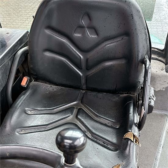 Mitsubishi FG25 K 13 of 24