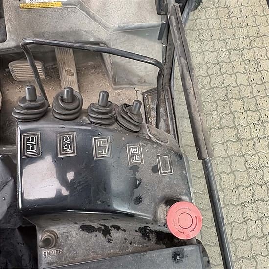 Mitsubishi FG25 K 16 of 24