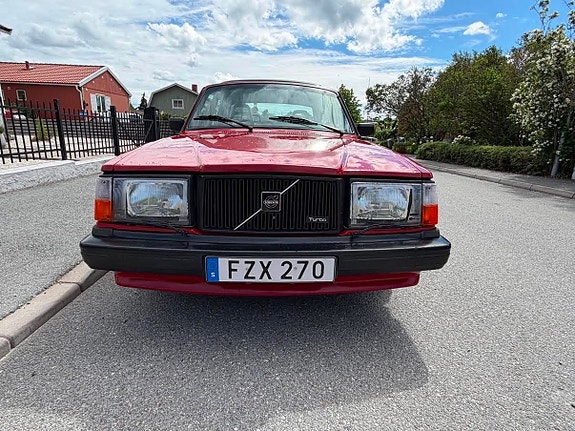 Volvo 244 3 of 5
