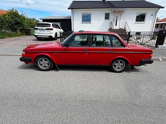 Volvo 244 2 of 5