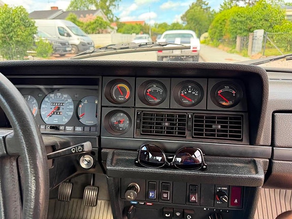 Volvo 244 25 of 30