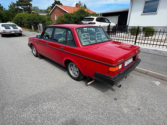 Volvo 244 15 of 30