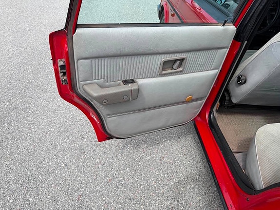 Volvo 244 26 of 30