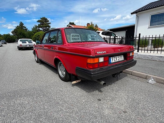 Volvo 244 14 of 30