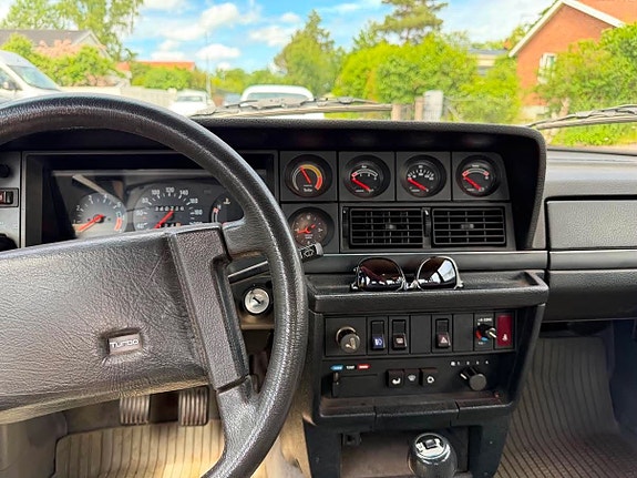 Volvo 244 16 of 30