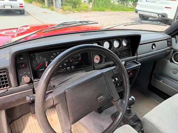 Volvo 244 17 of 30