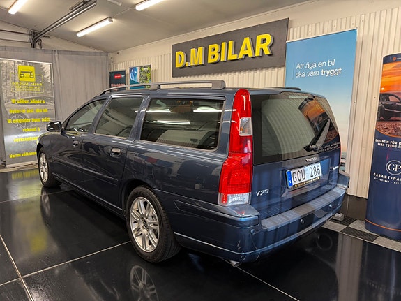Volvo V70 3 of 5