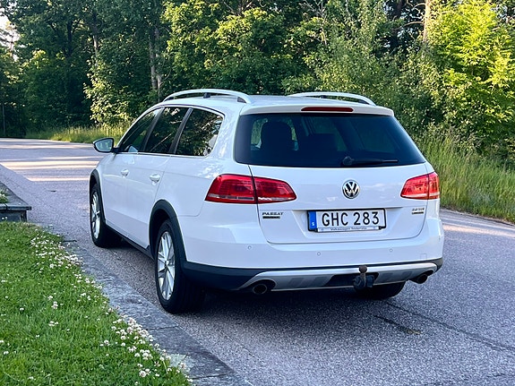 Volkswagen Passat Alltrack 4 of 5