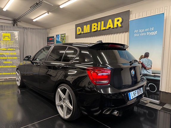 BMW 116d 3 of 5