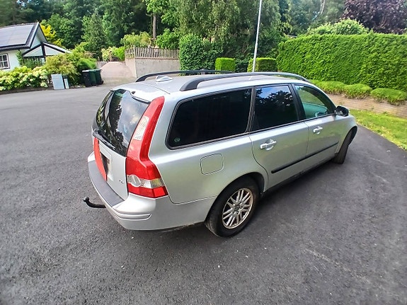 Volvo V50 4 of 5