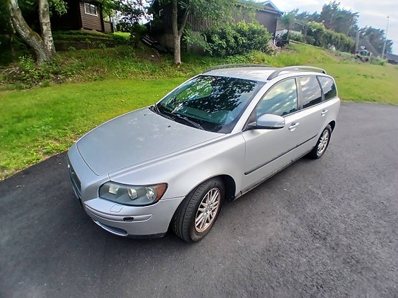 Volvo V50 2 of 5
