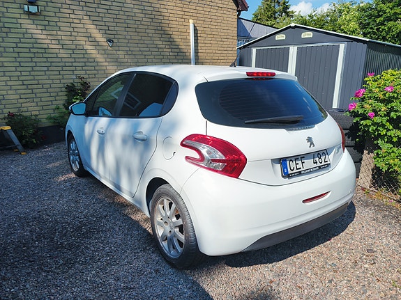 Peugeot 208 3 of 4