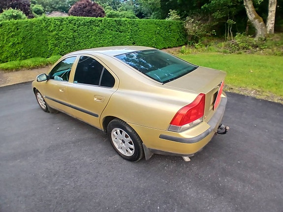 Volvo S60 3 of 5