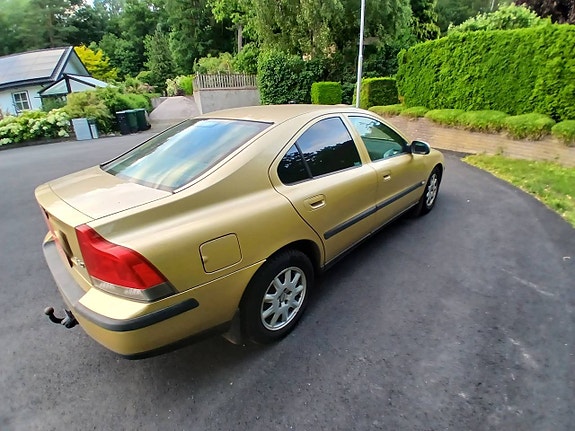 Volvo S60 4 of 5