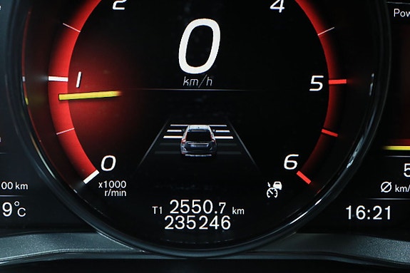 Volvo XC60 14 of 28