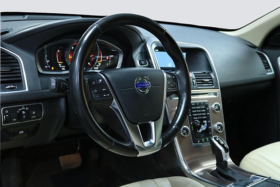 Volvo XC60 8 of 28
