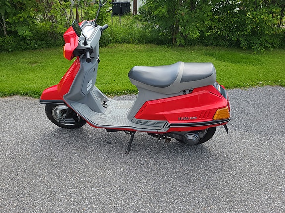 Yamaha Beluga 2 of 5
