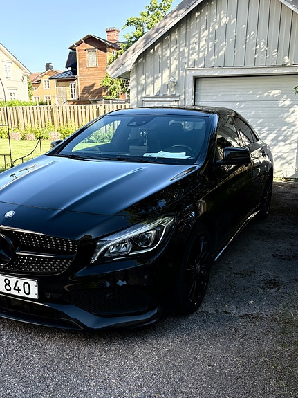 Mercedes-Benz CLA220 d 2 of 5