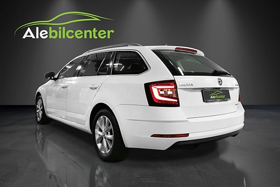 Skoda Octavia 3 of 5