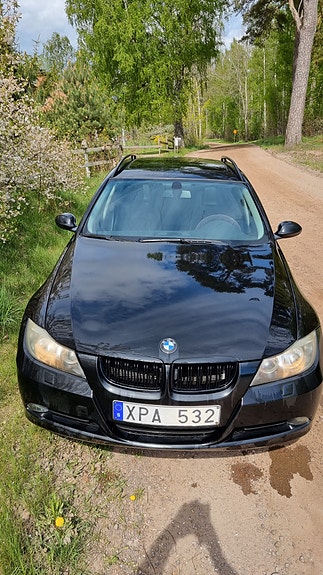 BMW 320i 2 of 14