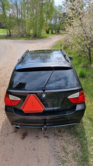 BMW 320i 9 of 14