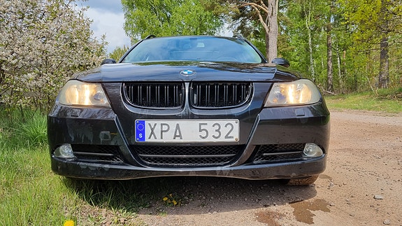 BMW 320i 3 of 14