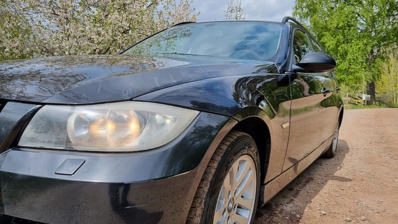 BMW 320i 7 of 14