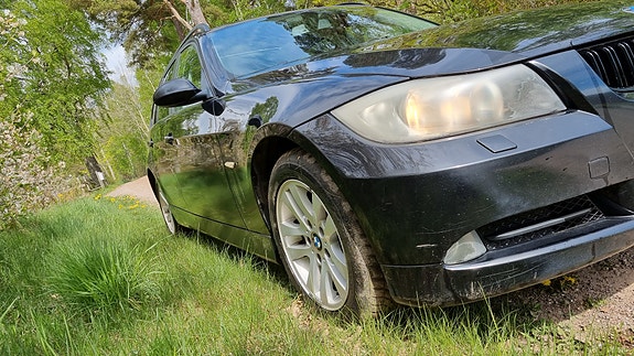 BMW 320i 5 of 14