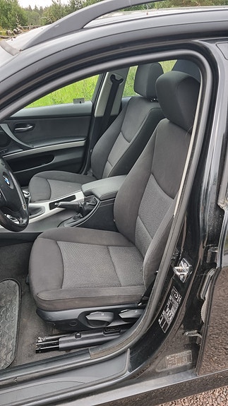 BMW 320i 11 of 14