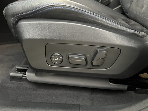 BMW iX1 16 of 30
