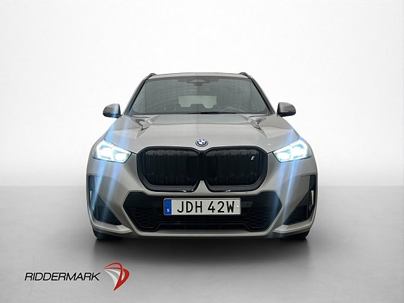BMW iX1 3 of 5
