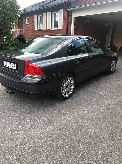 Volvo S60 4 of 5