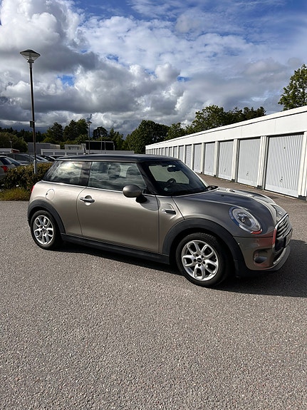 MINI Cooper 4 of 5