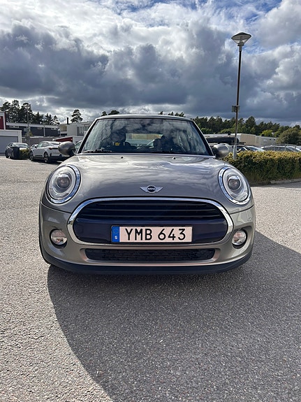 MINI Cooper 2 of 5