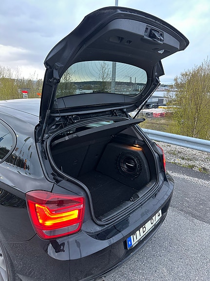 BMW 118d 4 of 5