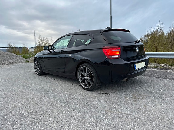 BMW 118d 2 of 5