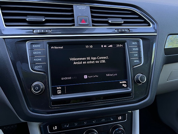 Volkswagen Tiguan 21 of 26