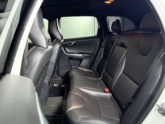 Volvo XC60 10 of 18